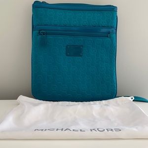 Michael Kors crossbody perfect for summer!
